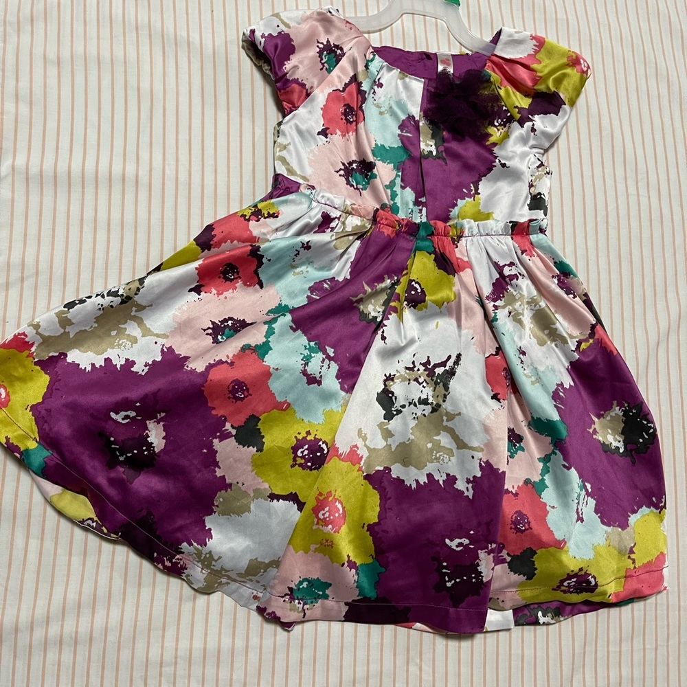 an incredibly beautiful wedding dress with a magnificent underskirt, size 4-5T